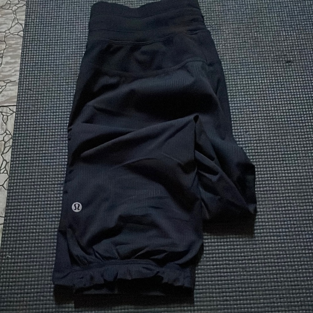 Lululemon capri Breathable material ! Light weight pants